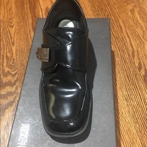 Boys Kenneth Cole black patent dress shoes